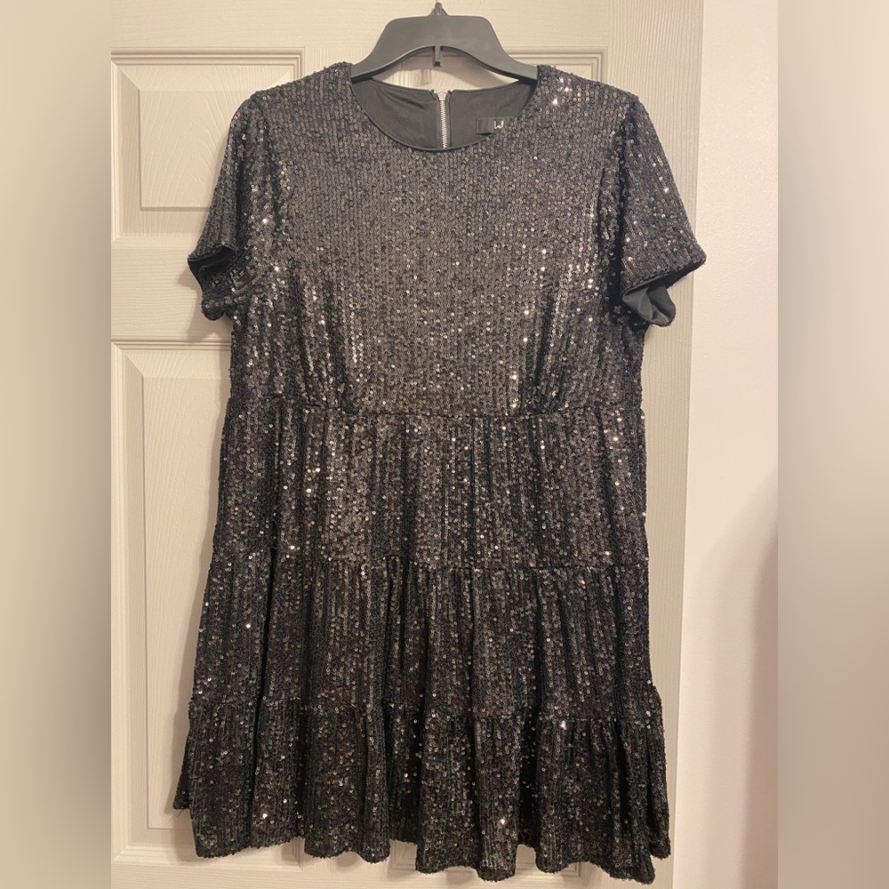 Woman Lulus Black Dress Size Medium